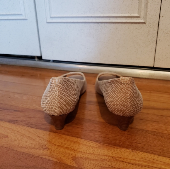 Arturo Chiang Nude Snakeskin Peep Toe Wedge 9 - Picture 2 of 9